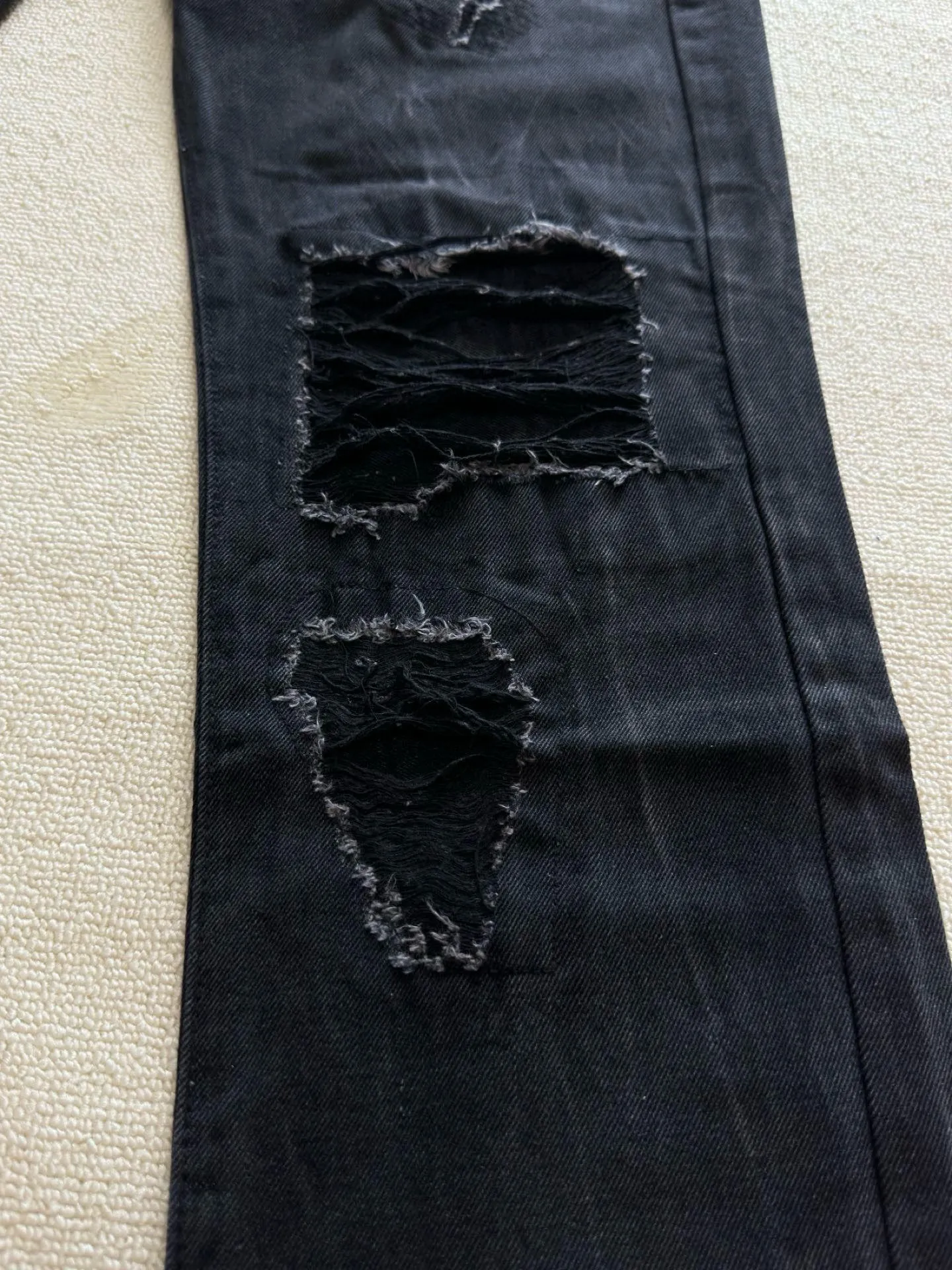 -Size upper body P246#G22 GALLERY DEPT. Skull hand-stitched distressed distressed jeans -Color: Black -Size: S-XXL